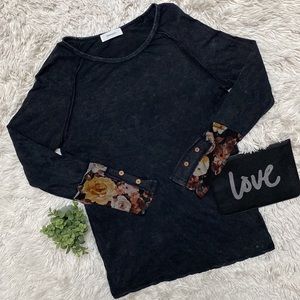 Hailey & Co Mixed Media Floral Sleeve Top 💗 Black